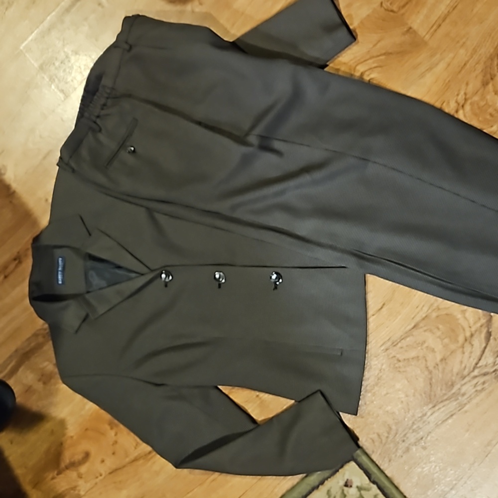 Karen Scott 2 pc suit ( blazer and trousers) size 6 petite